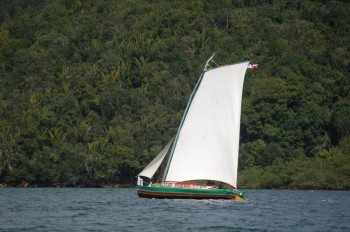 Sailing trader on the Rio Paraguaca