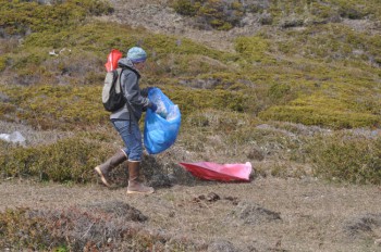 Alisa gathering bags and other rubbish on Isla Navarino