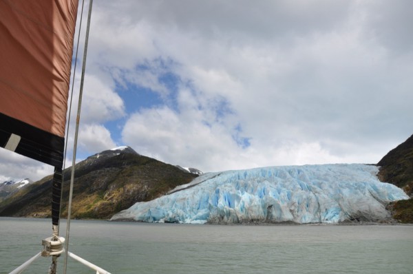 A glacier in Estero Foque